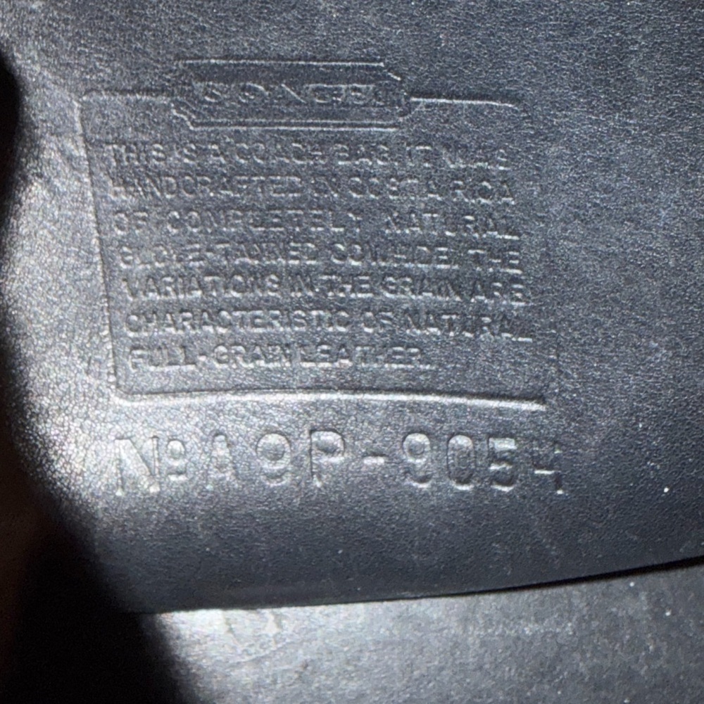 Vintage Coach # 9054
Black Glove-leather Shoulder Bag - Picture 13 of 16